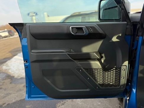 Used 2025 Ford Bronco Badlands image 6