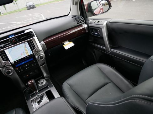 Certified 2021 Toyota 4Runner Limited AWD/4WD image 11