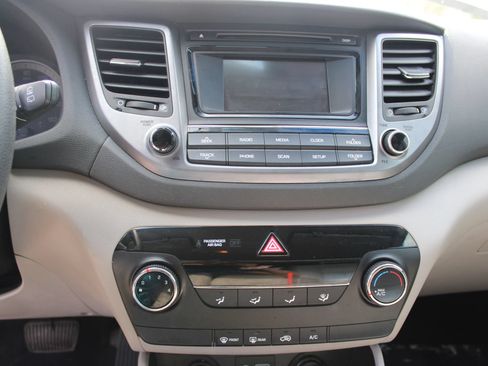Used 2018 Hyundai Tucson SE FWD image 14