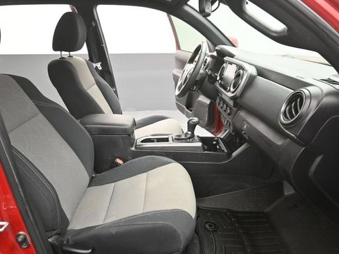 Used 2023 Toyota Tacoma TRD Off-Road w/ Technology Package AWD/4WD image 27