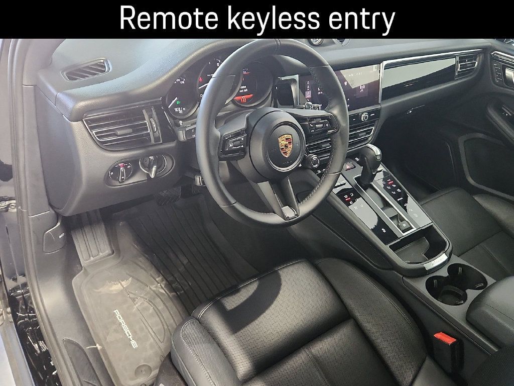Certified 2026 Porsche Macan AWD/4WD image 4