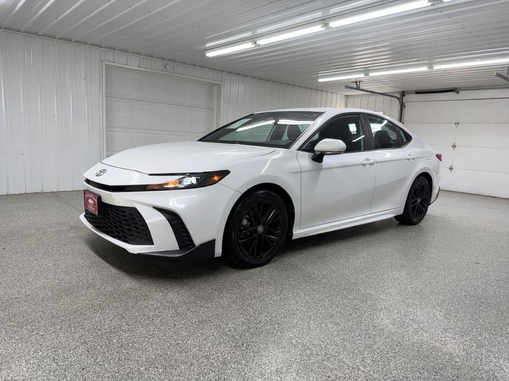 Used 2025 Toyota Camry SE FWD image 4