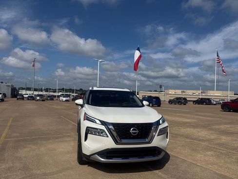 Certified 2023 Nissan Rogue Platinum w/ Platinum Premium Package FWD image 4