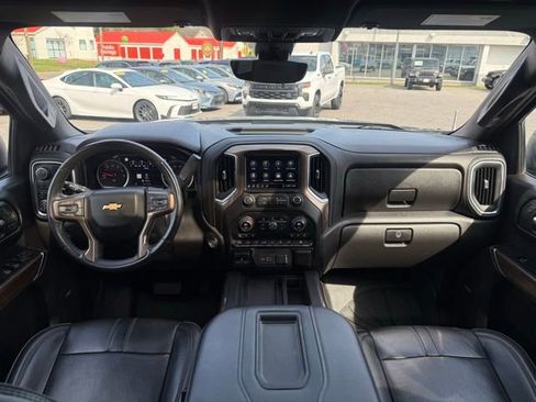Used 2020 Chevrolet Silverado 1500 High Country w/ Technology Package image 3