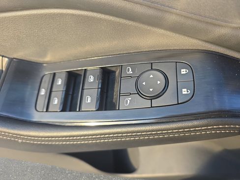 Used 2025 Nissan Rogue SV FWD image 27