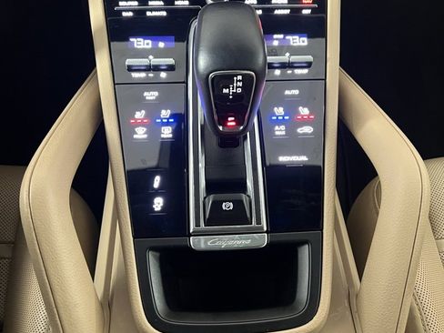 Certified 2022 Porsche Cayenne Platinum Edition w/ Premium Package Plus image 35