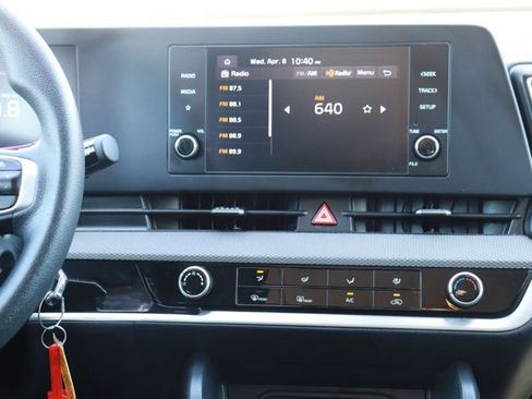 Used 2025 Kia Sportage LX FWD image 15