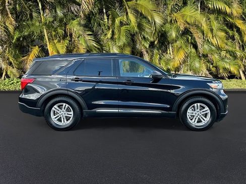 Used 2023 Ford Explorer XLT w/ Equipment Group 202A image 4