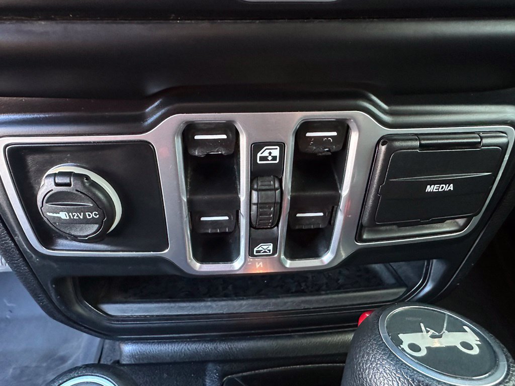 Used 2018 Jeep Wrangler Unlimited Sahara AWD/4WD image 21