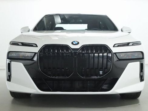 Used 2026 BMW 740i xDrive AWD/4WD image 13
