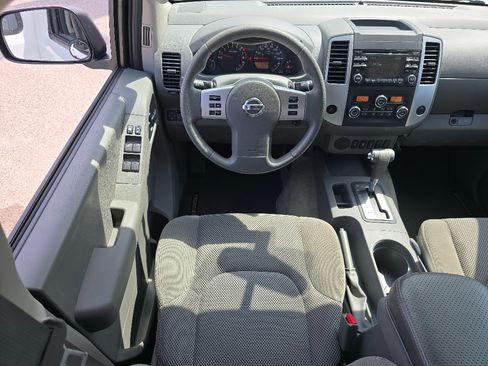 Used 2014 Nissan Frontier SV w/ SV Value Truck Package RWD image 16