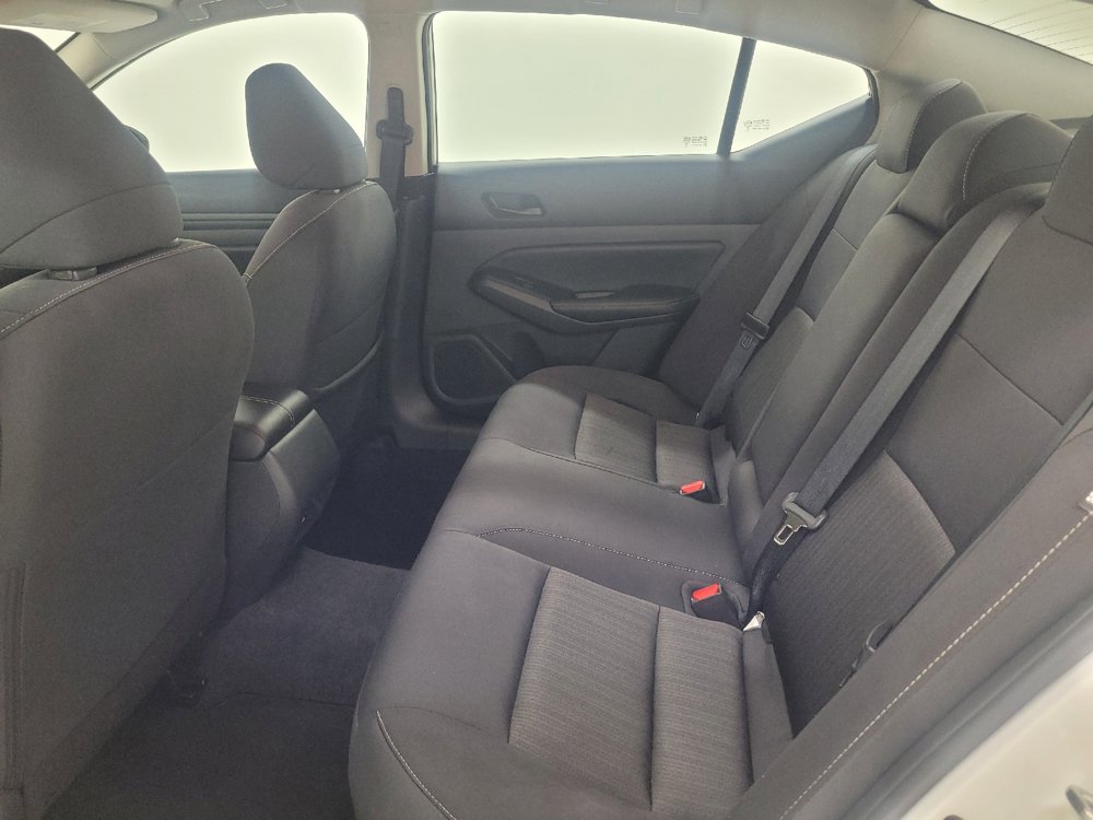 Used 2025 Nissan Altima 2.5 SV FWD image 18