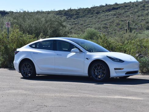 Used 2018 Tesla Model 3 Long Range image 3