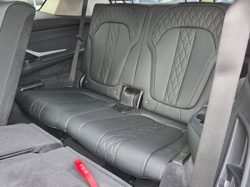 Used 2026 BMW X7 xDrive40i AWD/4WD image 11