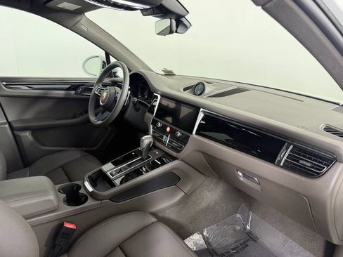Certified 2026 Porsche Macan AWD/4WD image 15