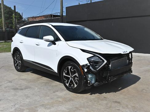 Used 2024 Kia Sportage EX FWD image 1