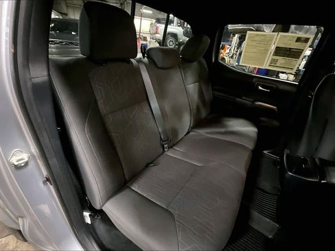 Used 2018 Toyota Tacoma TRD Sport w/ Technology Package image 18