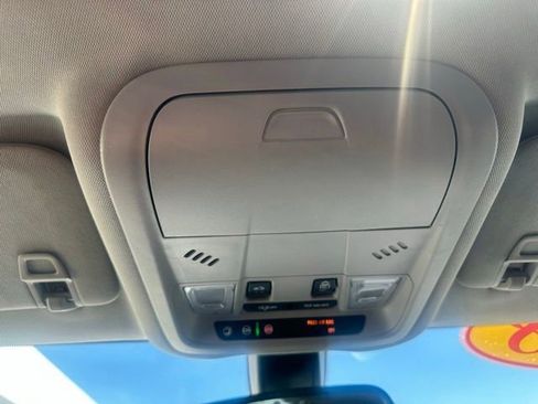 Used 2018 GMC Terrain SLE w/ Driver Convenience Package FWD image 32