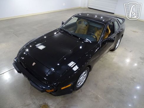 Used 1987 Porsche 944 S image 3