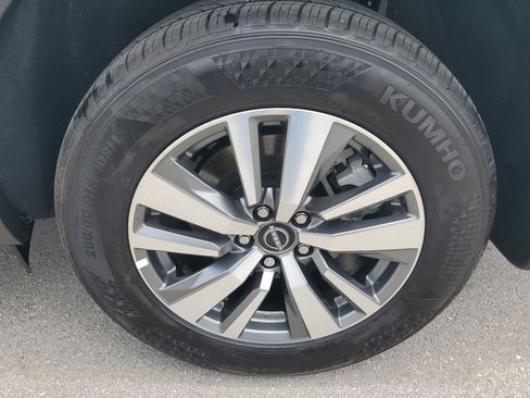 Used 2025 Nissan Pathfinder SL FWD image 32