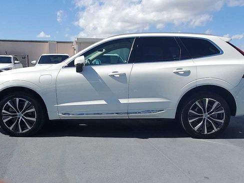 Used 2022 Volvo XC60 T8 Inscription Expression w/ Advanced Package image 3