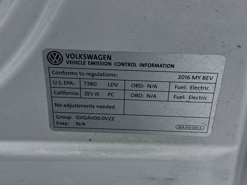 Used 2016 Volkswagen e-Golf SE image 21