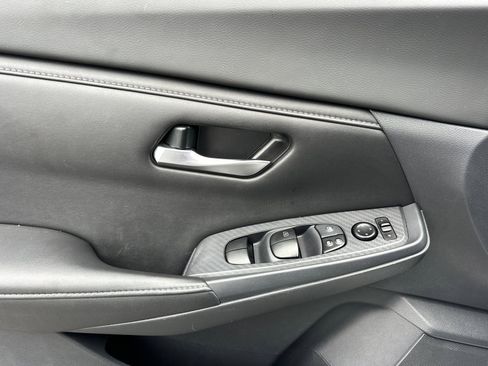 Used 2022 Nissan Sentra SV image 11