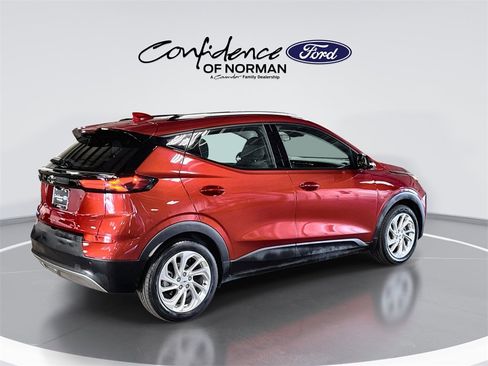 Used 2022 Chevrolet Bolt EUV LT w/ Comfort Package image 9