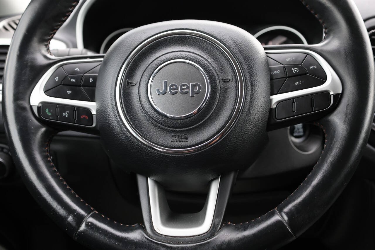 Used 2017 Jeep Compass Latitude w/ Popular Equipment Group AWD/4WD image 18