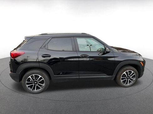 Used 2025 Chevrolet Trax LT w/ LT Convenience Package image 10