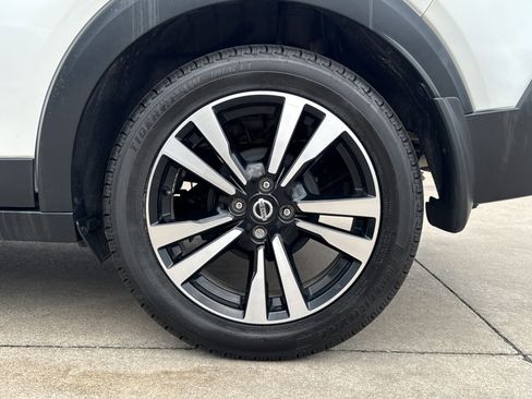 Used 2020 Nissan Kicks SR w/ SR Premium Package image 11