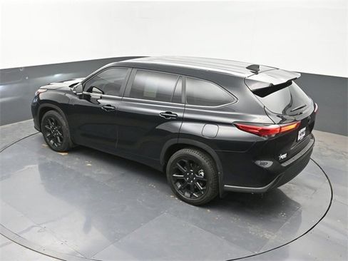 Used 2023 Toyota Highlander LE image 36