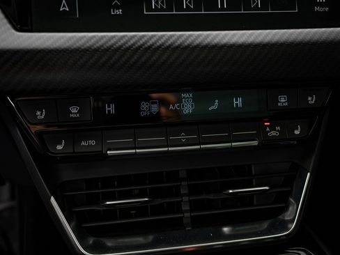 Used 2022 Audi RS e-tron GT w/ Carbon Performance Package image 34