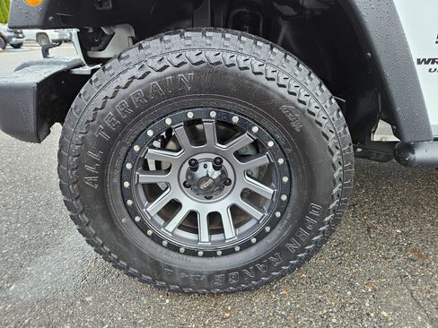 Used 2017 Jeep Wrangler Unlimited Sport w/ Max Tow Package image 8