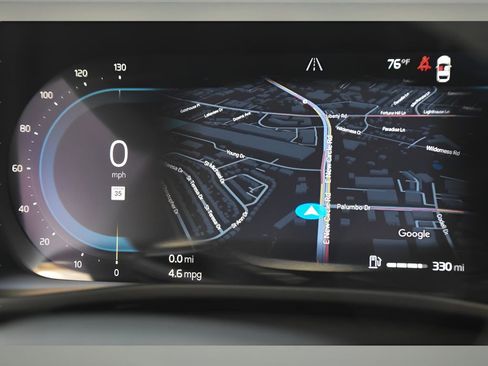 Certified 2025 Volvo XC40 B5 Plus w/ Protection Package Premier image 15