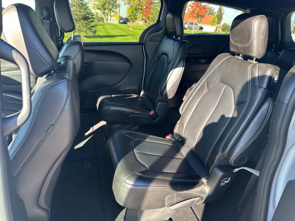 Used 2025 Chrysler Pacifica Select FWD image 14