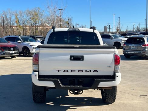 Used 2021 Toyota Tacoma TRD Sport w/ Technology Package image 11
