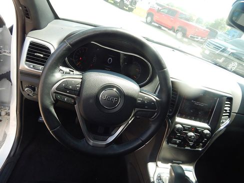 Used 2018 Jeep Grand Cherokee Altitude image 11
