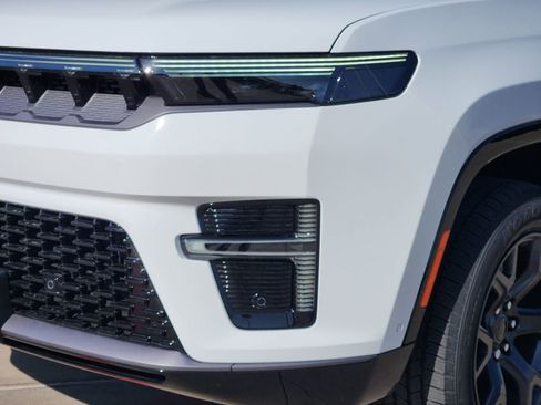 New 2026 Jeep Grand Wagoneer Limited AWD/4WD image 9