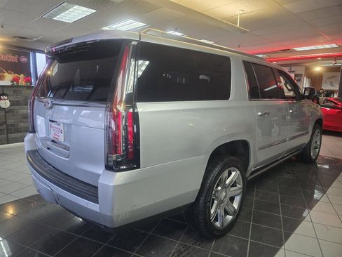 Used 2017 Cadillac Escalade ESV Premium Luxury image 4