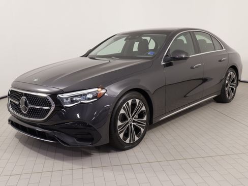 Used 2025 Mercedes-Benz E 350 4MATIC Sedan image 3