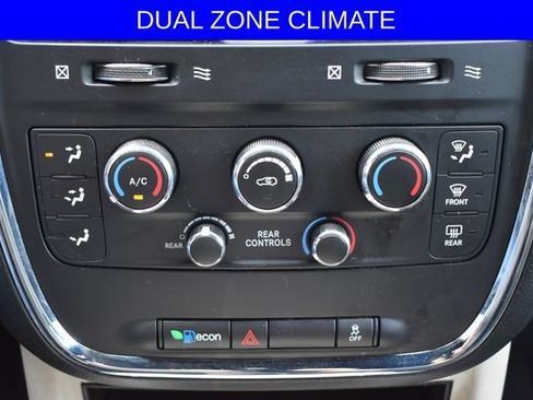Used 2019 Dodge Grand Caravan SXT FWD image 4