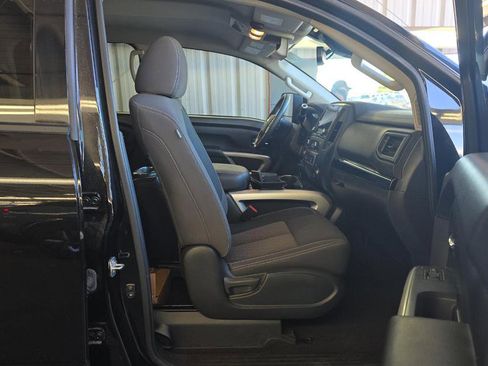 Used 2022 Nissan Titan SV w/ SV Convenience Package image 7