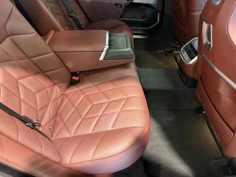 Used 2025 BMW 760i xDrive w/ Executive Package image 38