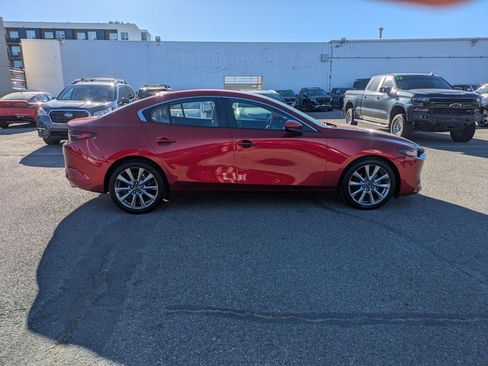 Used 2019 MAZDA MAZDA3 Sedan FWD image 2