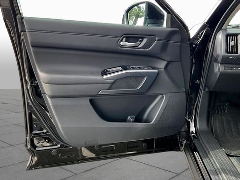 New 2026 Nissan Pathfinder SL FWD image 10
