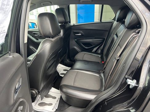 Used 2019 Chevrolet Trax LT w/ LT Convenience Package FWD image 10