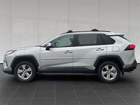 Used 2023 Toyota RAV4 XLE image 2