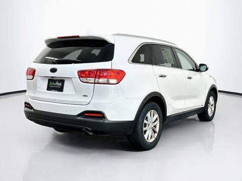 Used 2017 Kia Sorento AWD w/ LX Convenience Package image 9
