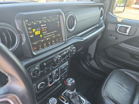 Used 2018 Jeep Wrangler Unlimited Sahara w/ Quick Order Package 24M Moab AWD/4WD image 18
